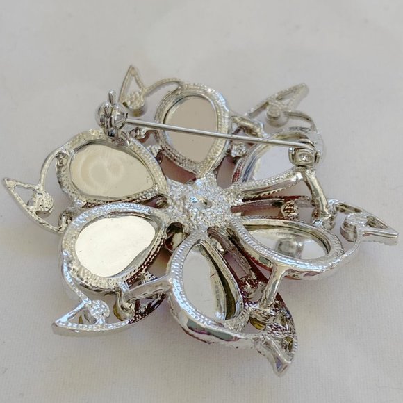 Vintage Red Rhinestone Pinwheel Flower Brooch (Wreath, Flower, Bow, Christmas) - Picture 10 of 11